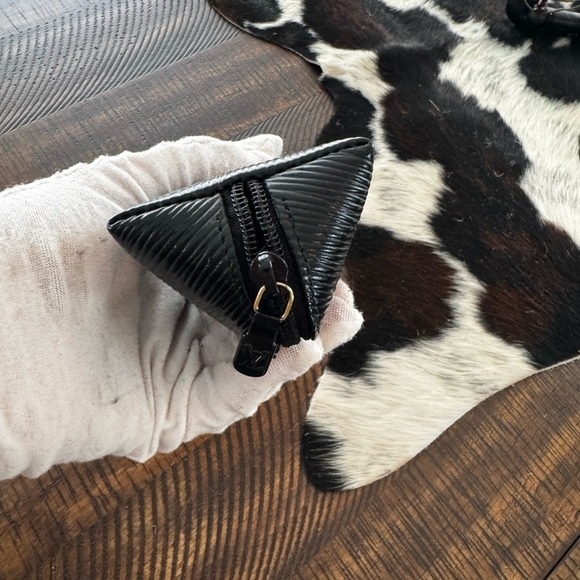 - LOUIS VUITTON Epi Trousse Crayons Pen Case Noir Black - Picture 6 of 15